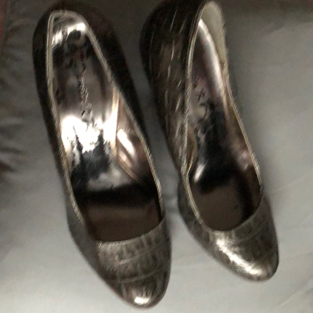 Ladies grey snake print shoes, leather patent!